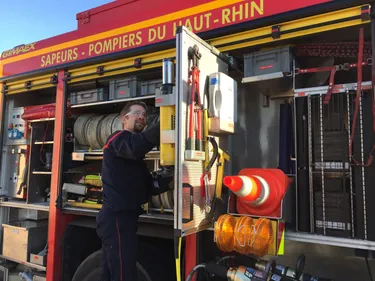 Des vestiaires au camion avec les pompiers du 68