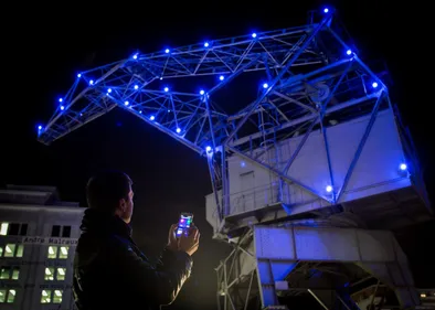 Illuminez les grues Malraux avec votre smartphone