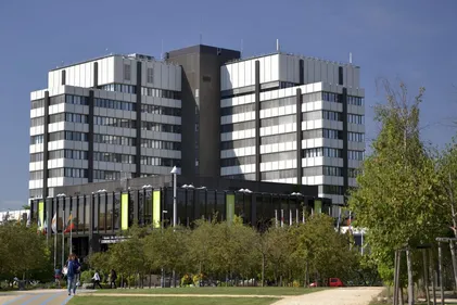 Un homme a saccagé des bureaux du centre administratif de...
