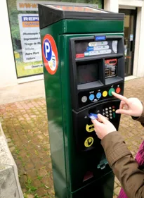 Stationnement de nouveau payant sur les parkings du Marché du Canal...