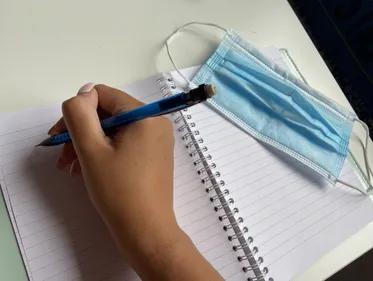 Stratégie anti-Covid : masque à l'école pour tous les adultes
