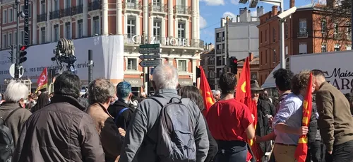 Des milliers de retraités et personnels des Ehpad dans les rues de...