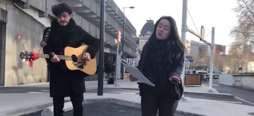 Coincée à la gare Matabiau, la chanson d'une jeune Américaine sur...