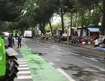 Toulouse : Evacuation d'un camp de Roms albanais installés sur...