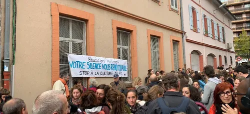Toulouse : Rassemblement devant un établissement scolaire face à...