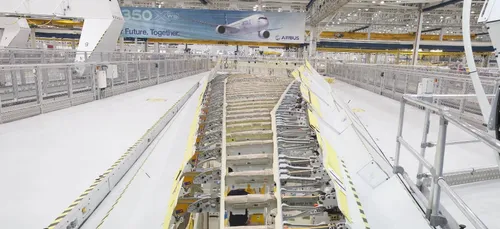 Airbus rouvre partiellement ses usines ce lundi