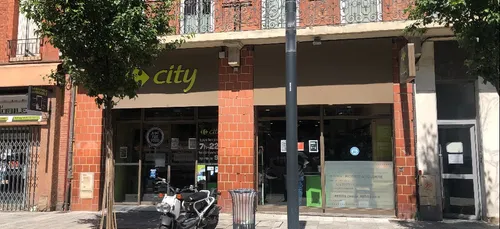 Du gel hydroalcoolique LVMH vendu par erreur dans une enseigne à...