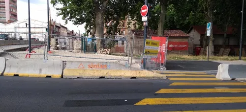 Le pont Matabiau dans le centre-ville à Toulouse fermé à la...