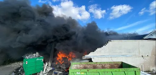 Gros incendie près de Toulouse dans une usine, le point sur la...