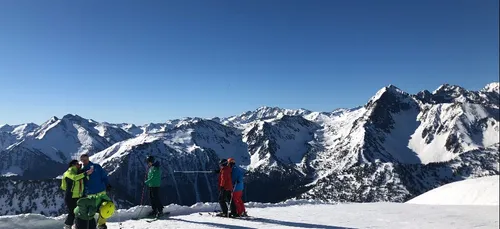 Manifestations des stations de ski dans les Pyrénées pour garder...