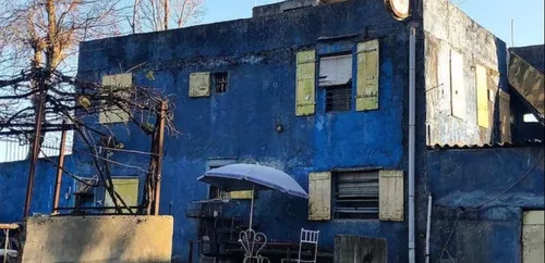 La guinguette "sauvage" Bleu Bleu en bord de Garonne à Toulouse va...