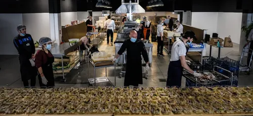 Une association de cuisiniers concocte des plats pour les plus...