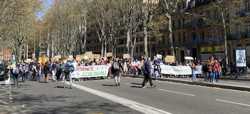 Toulouse. 1 200 personnes ont manifesté pour une loi Climat plus...