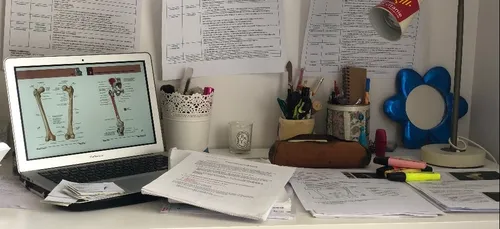 Des partiels en présentiel : l'inquiétude des étudiants en médecine...