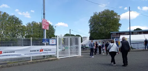 Toulouse. Le vaccinodrome ouvert en soirée, les berges de la...