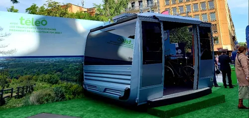 La cabine du futur téléphérique de Toulouse présentée au Capitole