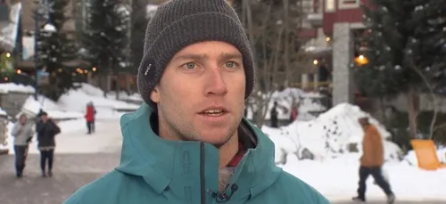 Ce skieur a la vie sauve grâce à son sac à dos regardez comment...