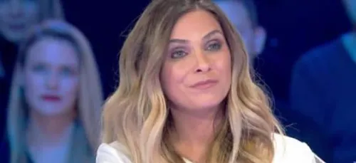 Clara Morgane VS Enora Malagré :  Les raisons du clash en deux vidéos
