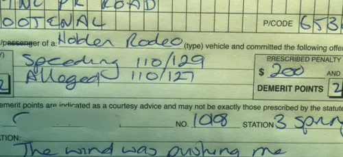 Arrêté pour excès de vitesse, il tente de s'en sortir avec l'excuse...