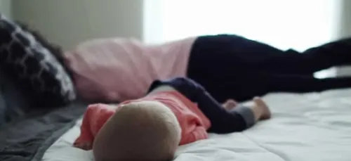 (Vidéo) Cette maman à mis au point un technique de ninja pour ne...