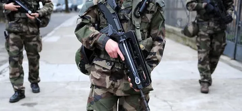 Comment des militaires se sont faits voler leurs armes pendant...