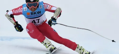 Cette incroyable chute à ski va vous donner des frissons ! (Vidéo)