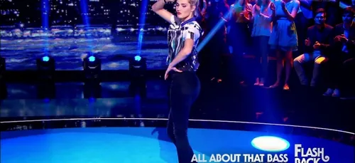 Camille Lou : très sexy,  elle a enflammé le plateau de Vendredi...