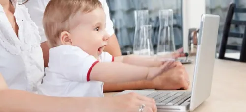 So cute! Deux bébés discutent par facetime (Vidéo)