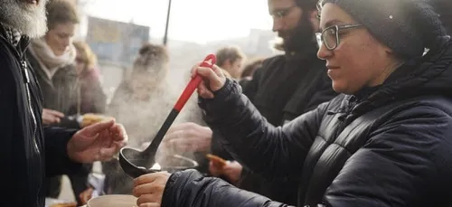 Aider les réfugiés peut vous amener au tribunal et vous faire...