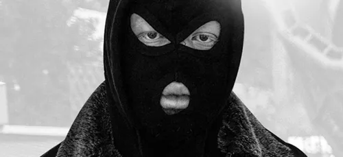 Kalash Criminel qui tchek son public ça donne ça ! (VIDEO)