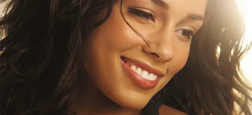 Alicia Keys égérie du nouveau parfum Givenchy