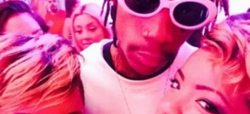 Wiz Khalifa surpris au lit avec 2 jumelles !