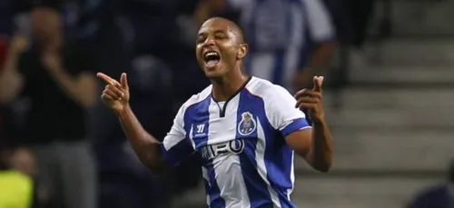 Brahimi marque un but splendide ! [Vidéo]