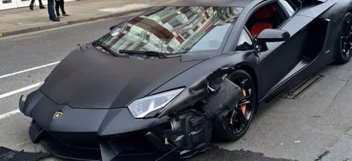En voulant se la péter, il met le feu à sa Lambo ! (Vidéo)