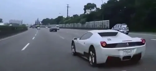 Nissan GTR x Ferrari 458 : Ils font un run sur l'autoroute et...