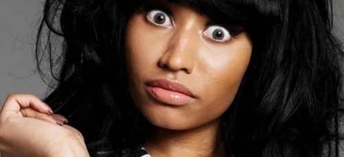 Nicki Minaj sexy et décolletée : son téton s'échappe !  (photos)