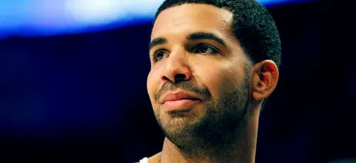 Il se fait tatouer l'album de Drake ! (Photos)