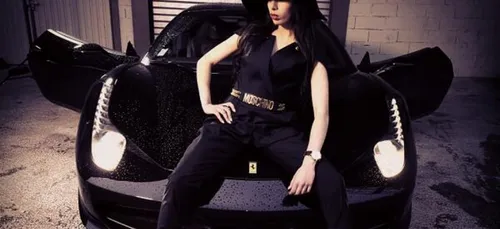 MOON'A FT. MALLAURY - Je ne suis pas Love