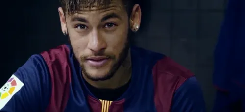 Neymar a un i-Phone en Or !!