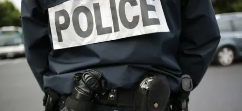 Un candidat aux départementales prit en flagrant délit ....de...