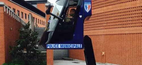 La Police française entre dans le turfu avec un nouveau véhicule !!