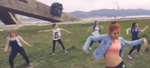 Prison ferme pour avoir twerké devant un monument aux morts !