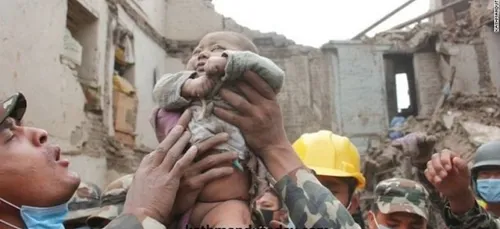 Népal : Des nouvelles du bébé retrouvé sous les décombres ! (photos)