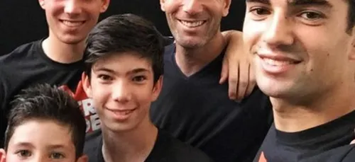 Zizou pose avec ses 4 fils !