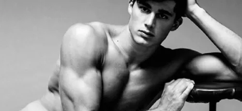 Il est élu le "prof de maths le plus sexy du monde" !