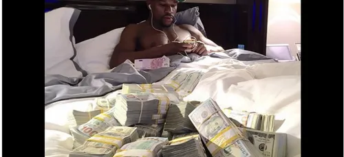 Floyd Mayweather a beaucoup d'argent...et il ne s'en cache pas !...