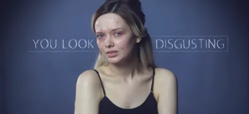 "Tu es dégoûtante" : une vidéo poignante sur l'horreur des...