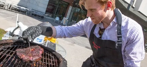 16 étudiants de Harvard inventent le barbecue du futur !