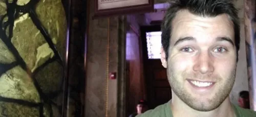 Il se tue en allumant un feu d'artifice sur sa tête !