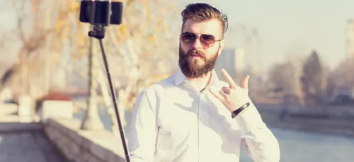 Il meurt car la foudre s'est abattue sur sa perche à selfie !